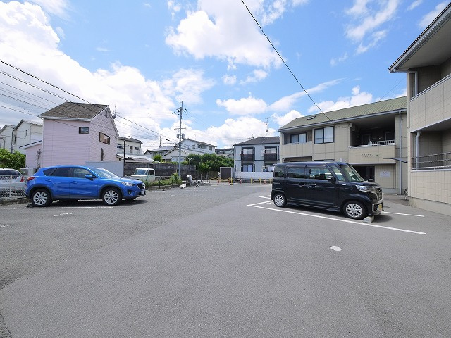 ビーサイドマンションCの駐車場