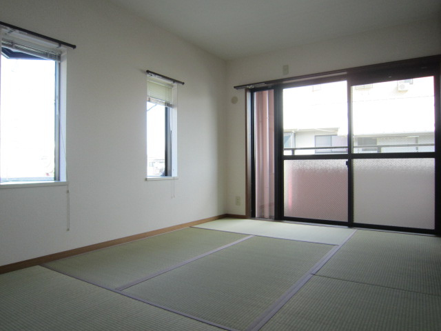 ピンクフィールドの和室|2面採光