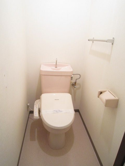 ピンクフィールドのトイレ|温水洗浄便座