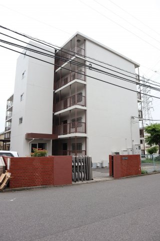 津田沼ハイツ２号棟の外観