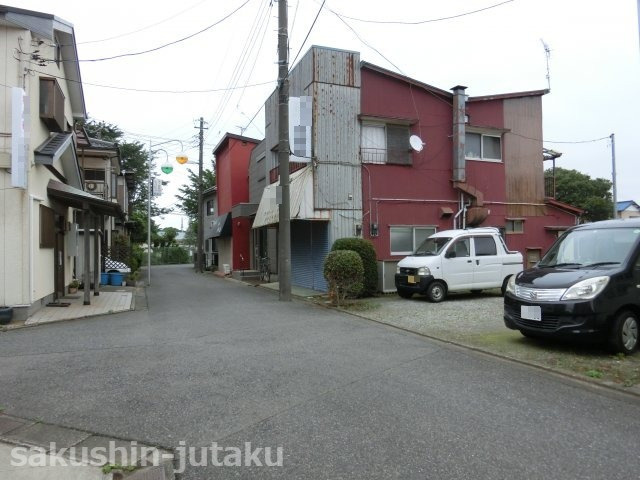 花島町　売地の前面道路含む現地写真|花島町　売地　更地　建築条件なし　３０坪の整形地