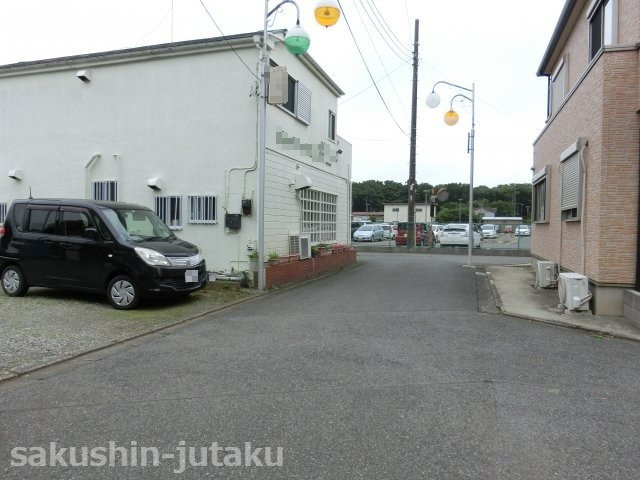花島町　売地の前面道路含む現地写真|花島町　売地　更地　建築条件なし　３０坪の整形地