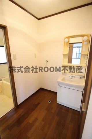 コーポアンジェラスの洗面所|ゆったりとスペースのある洗面所