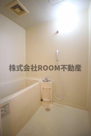 学校前コーポの浴室|日々の暮らしに欠かせないお風呂です