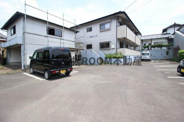 学校前コーポの駐車場|駐車場があります