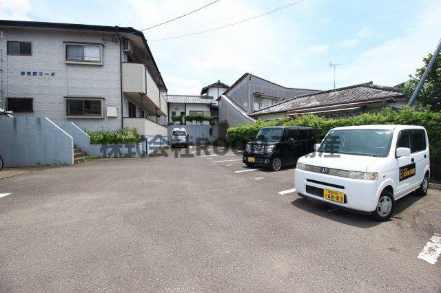 学校前コーポの駐車場|駐車場完備です