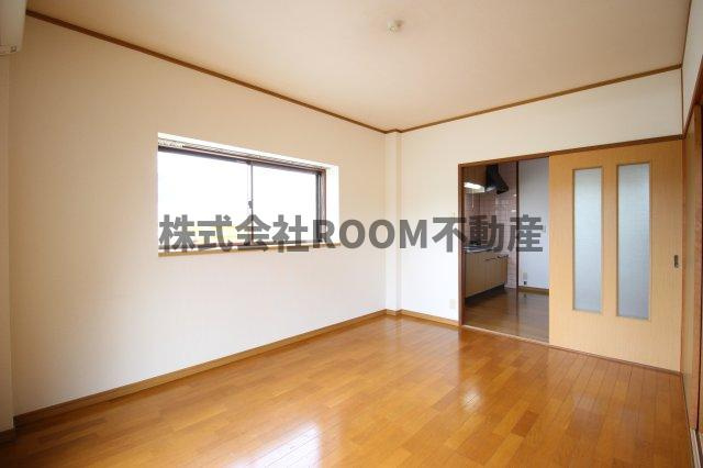 学校前コーポの居間・リビング|使いやすいリビングです