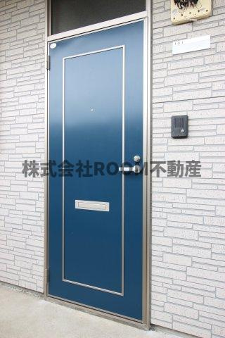 学校前コーポの玄関|明るい玄関です