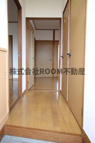 学校前コーポの内装|明るい色調の室内です