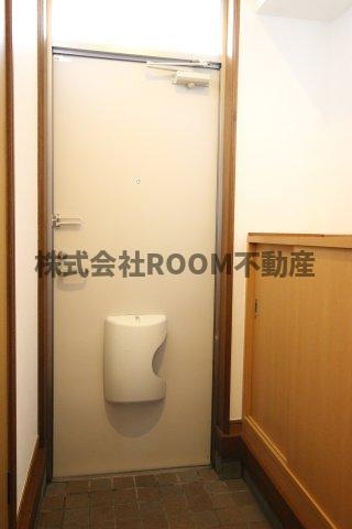 学校前コーポの玄関|シンプルで使いやすい玄関です