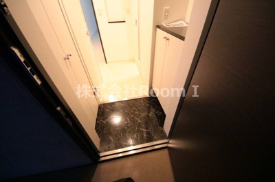 【玄関】 | シティヒルズ安堂寺 | 収納もある玄関です