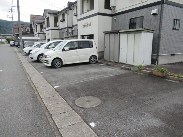 コーポフローラgの駐車場|駐車場完備です