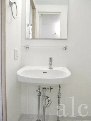 エクセリア上石神井の洗面所|ゆったりとスペースのある洗面所　※同仕様