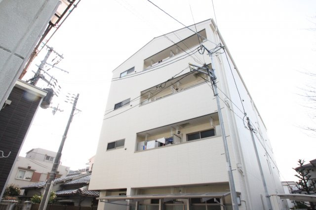 ファンライフ小阪の外観