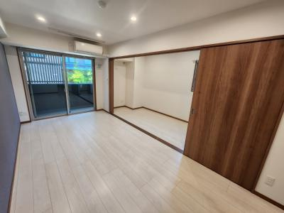 THE RESIDENCE 二条駅前（ザレジデンス二条駅前）の居間・リビング