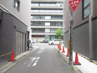 THE RESIDENCE 二条駅前（ザレジデンス二条駅前）の地図|前面道路