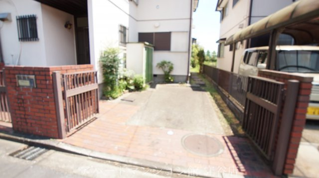 御所ケ丘５丁目Ｓ邸の駐車場