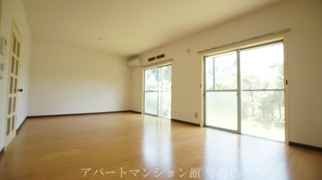 御所ケ丘５丁目Ｓ邸の居間・リビング