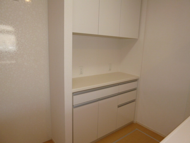 セブンシーズのキッチン|背面収納棚