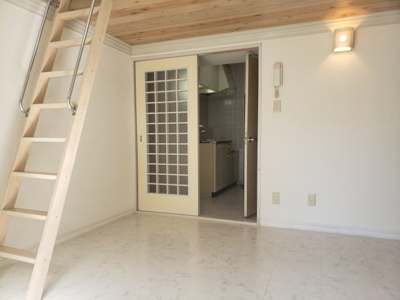 【居間・リビング】 | ローリエ霞ヶ丘 | ロフト付☆神戸市垂水区　ローリエ霞ヶ丘　賃貸☆