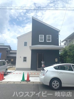 【外観】 | 岐阜市西野町9丁目　大縄場大橋のすぐそば　新築建売全2棟　お車スペース2台可能　バス停徒歩2分