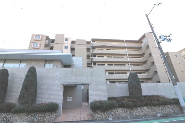 ローレルスクエア甲子園壱番館の外観|おしゃれな外観です