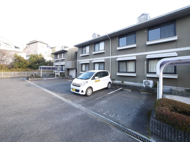 エクレール平城Dの駐車場
