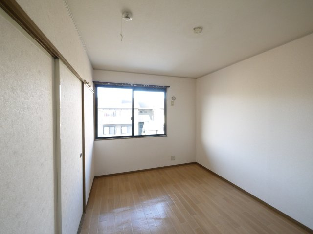 エクレール平城Dの洋室