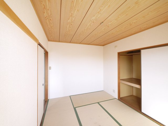 エクレール平城Dの和室