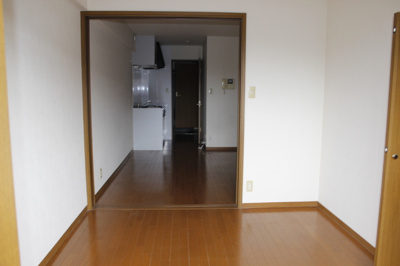 【洋室】 | フィオーレ宇津木