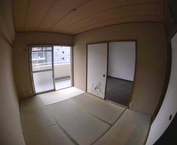 東大阪市友井５丁目の賃貸マンションの和室