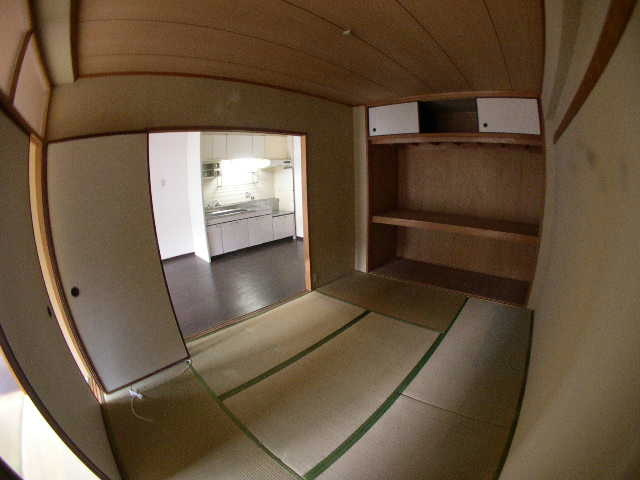 東大阪市友井５丁目の賃貸マンションの和室