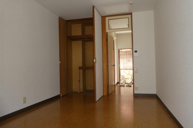 エステート中庄の洋室