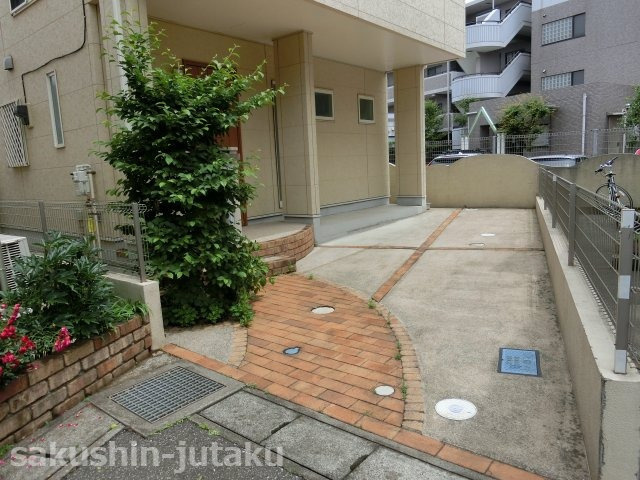 萱田町　中古戸建の駐車場