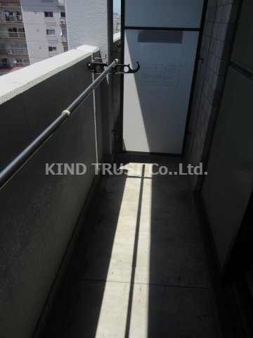 中津栄マンションのバルコニー|バルコニーからの眺めを楽しみながら食事をしませんか