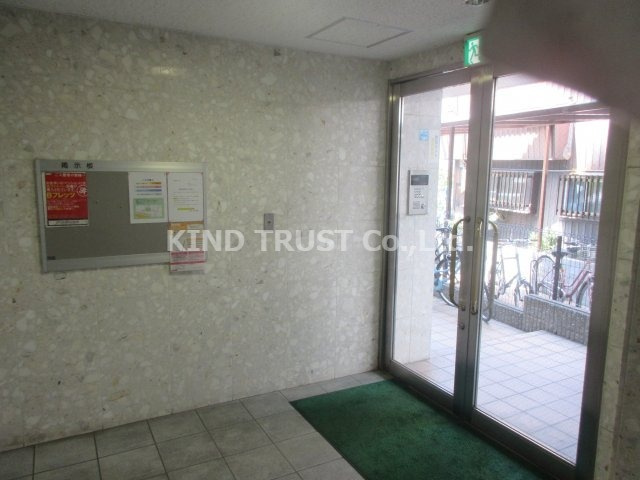 中津栄マンションのロビー|ゆとりのあるロビーです