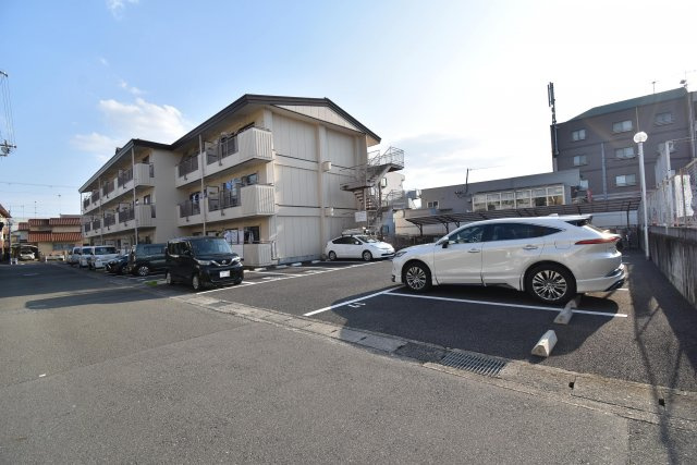 シャトー小西の駐車場|駐車場です。