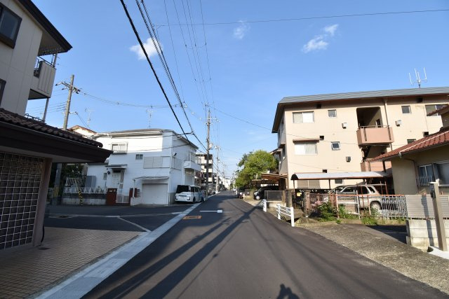 シャトー小西の周辺|全面道路