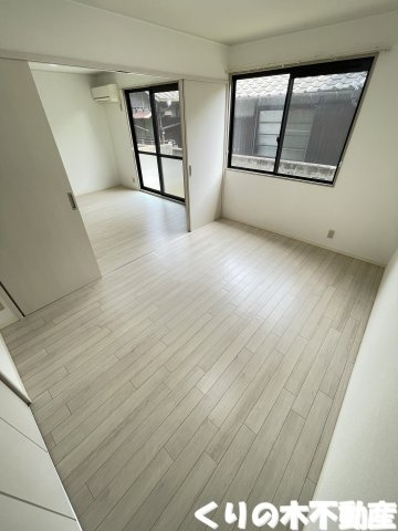 【洋室】 | ヴィラフローラⅡ | 個人の部屋や寝室として使える洋室です