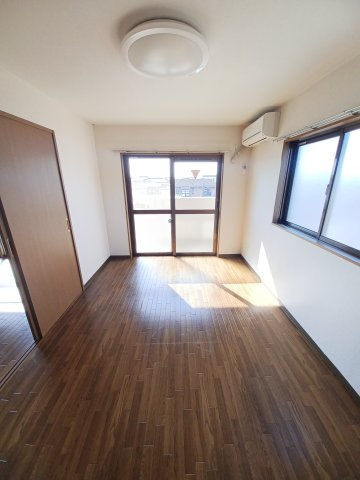 レジェン志邑の洋室|落ち着いた色調の洋室です