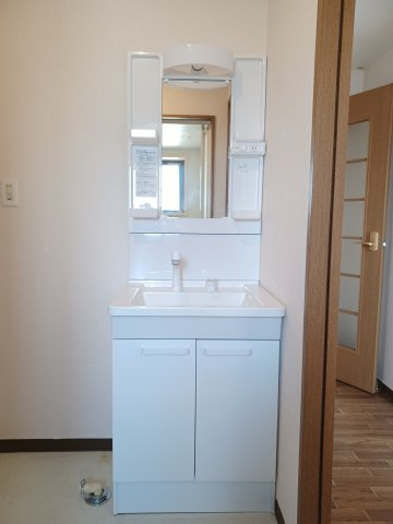 レジェン志邑の独立洗面台|独立洗面台あり、毎朝おしゃれに忙しい女性の方におすすめです