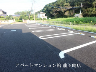 【駐車場】