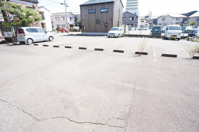 【駐車場】 | トラパレス | 平面駐車場月額11,000円