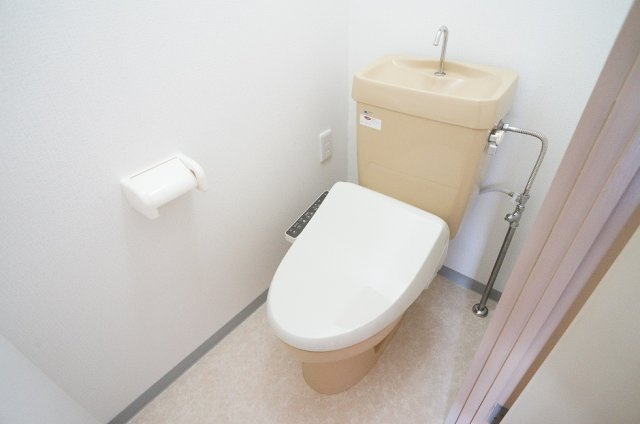 【トイレ】 | トラパレス | 温水洗浄便座新設