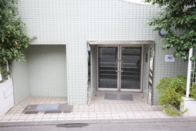 モビーレ等々力のエントランス