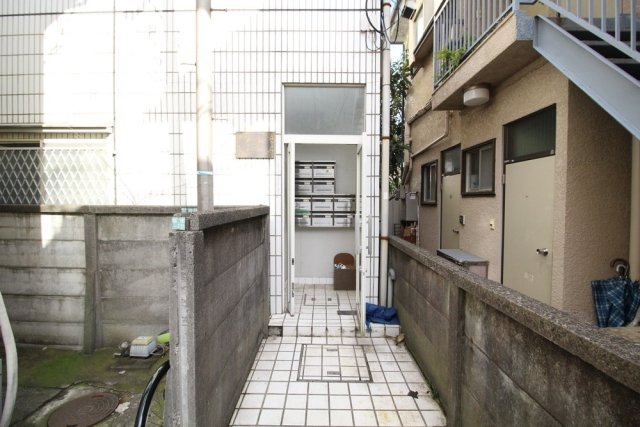 カルタス２１駒場東大前のエントランス