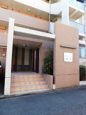 ERAアパートのエントランス