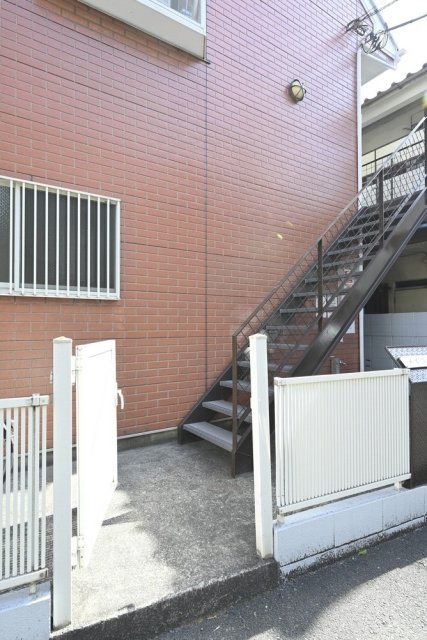 メイコーポラスのエントランス