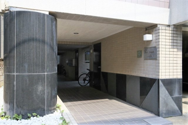 ベルメゾン笹塚のエントランス