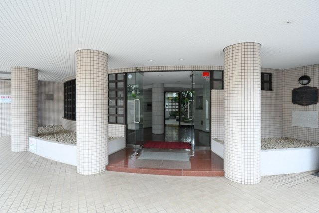 ラ・レジダンス・ド・アドラーブルのエントランス